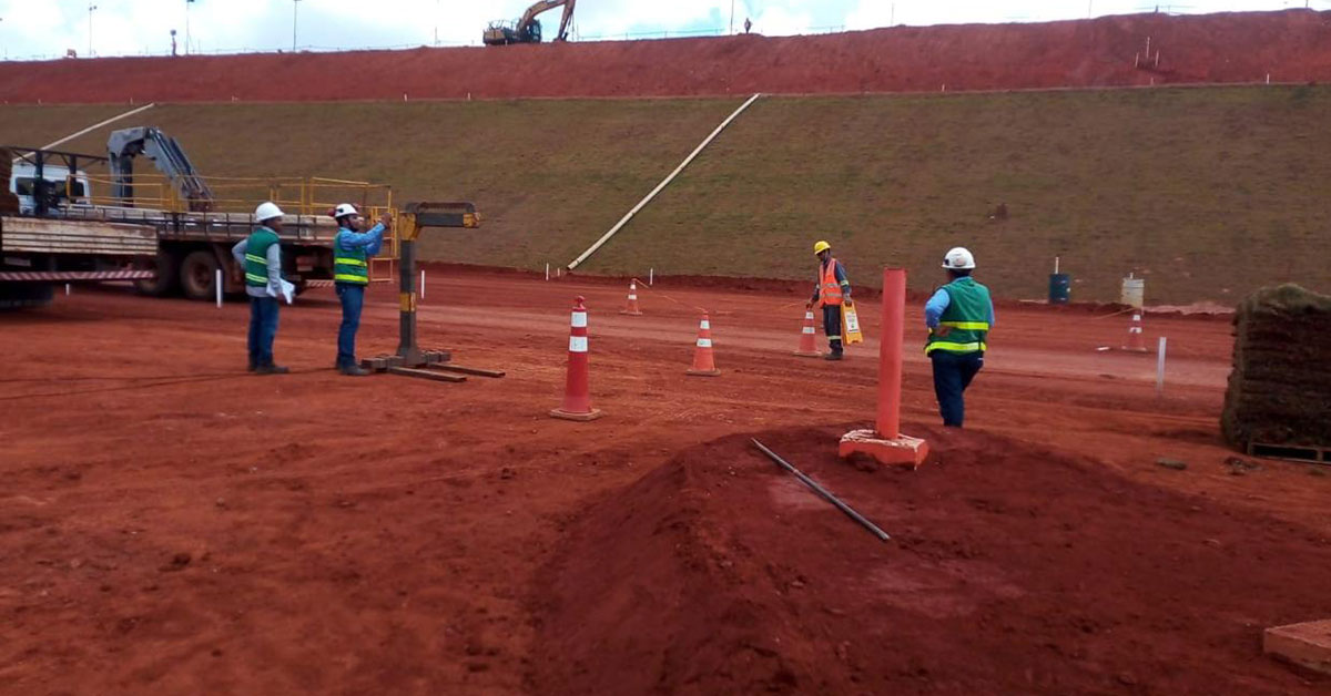 Implantação de gramas em Barragens de Mineração